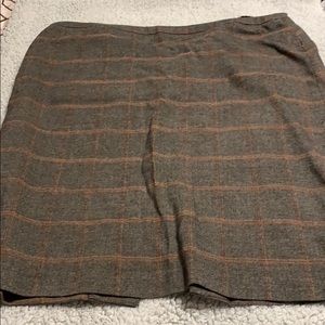 Houndstooth pencil skirt